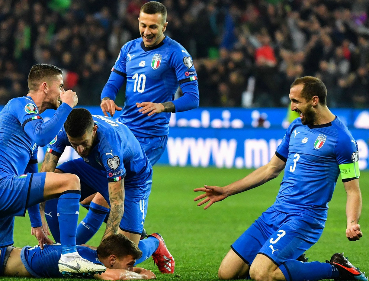 雅典队对阵波黑队，双方实力均衡