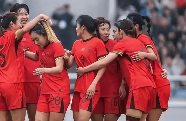 中国女足队员在国际赛场大放异彩