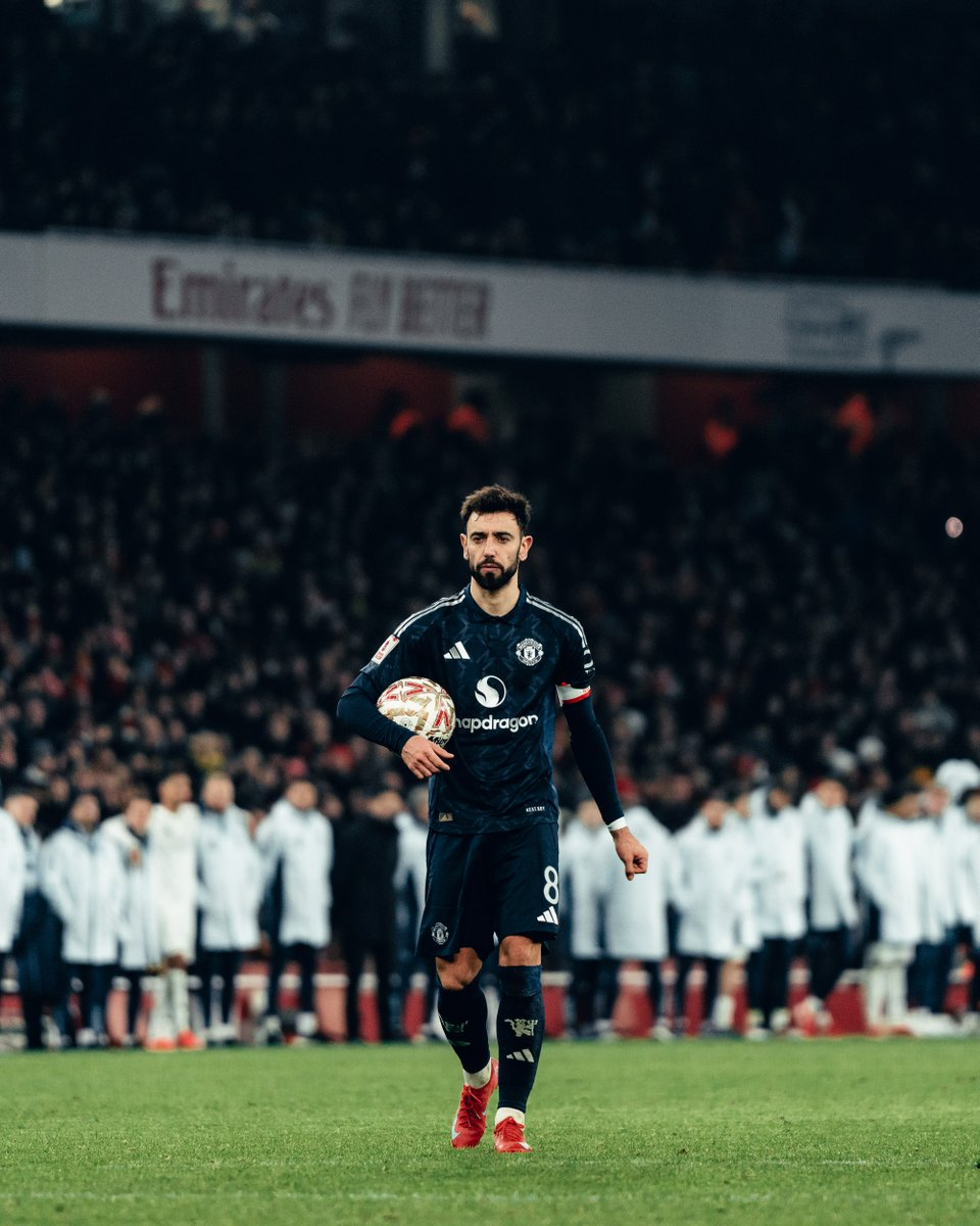 蓝黑对抗：南安普顿挑战AC米兰，期待晋级下一轮的简单介绍