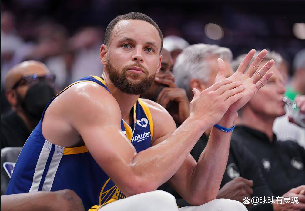 勇士队主力伤停挑战险胜，战术犹如调色板