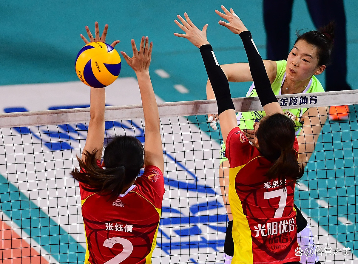 震撼！朱婷在足球赛场挺进决赛！