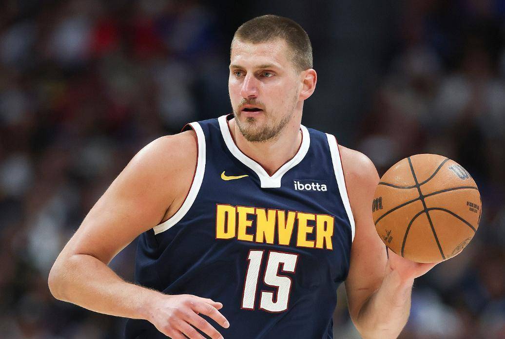 约基奇陷入低谷，关键时刻神级表现连败，掀起高潮球队命运悬念！