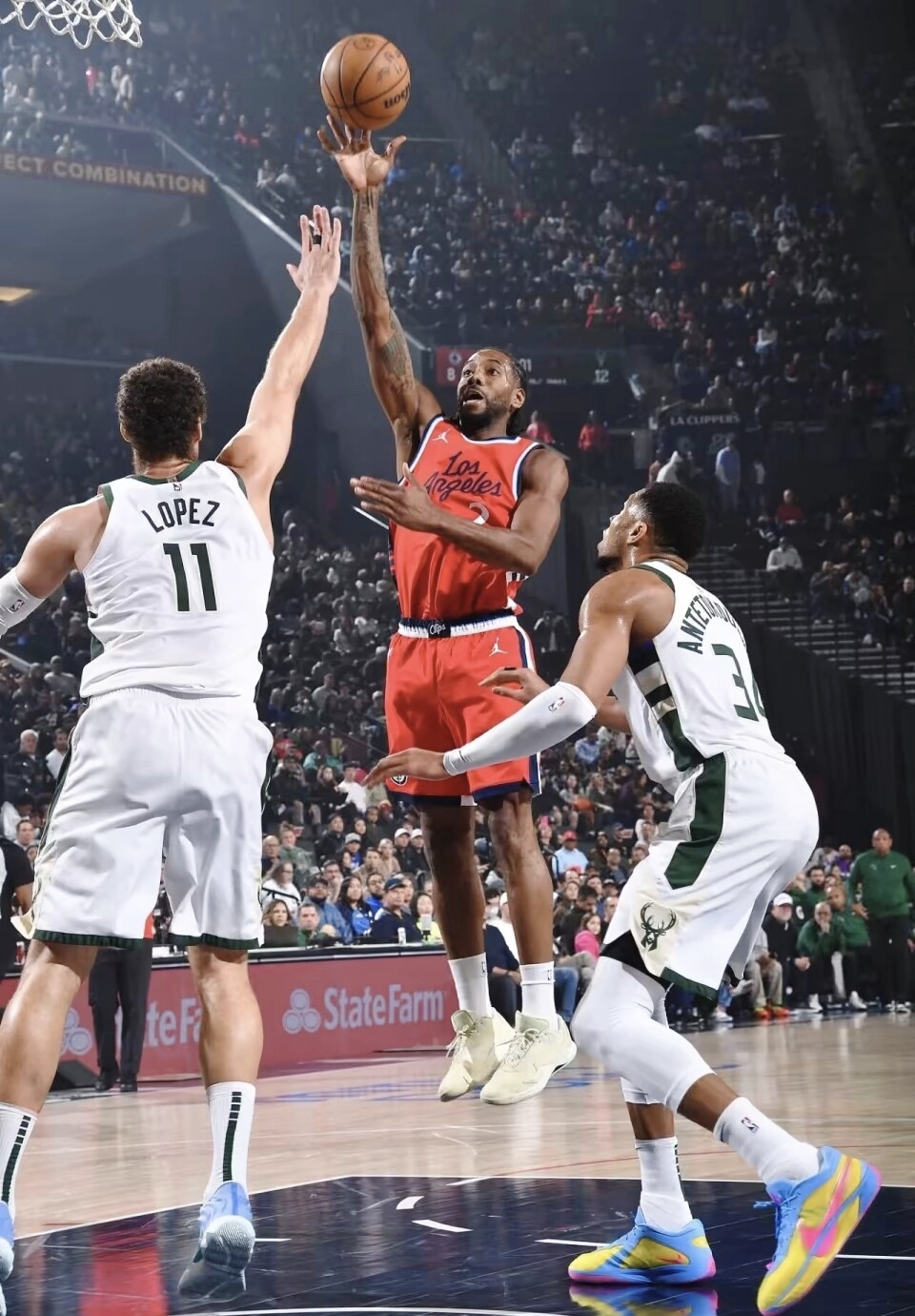 雄鹿绝杀时刻，连续三场30+点燃赛场，掘金迎来胜利！